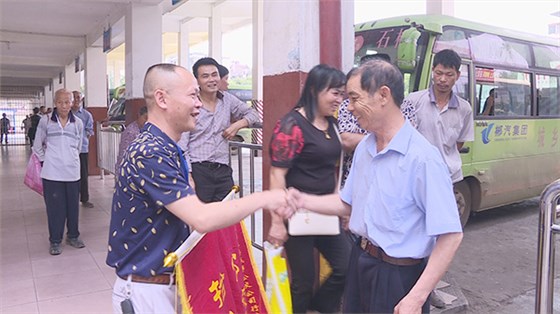 郴汽集團(tuán)嘉禾城鄉(xiāng)公交好司機(jī)，百萬存折尋失主