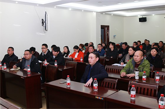 郴汽集團組織觀看《互聯(lián)網(wǎng)+傳統(tǒng)企業(yè) &mdash;&mdash;網(wǎng)絡轉型的戰(zhàn)略關鍵》專題視頻講座