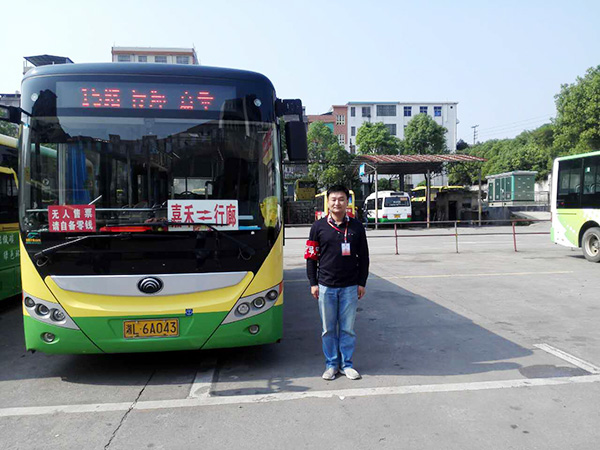 郴汽集團(tuán)嘉禾城鄉(xiāng)公交好司機(jī)，百萬(wàn)存折尋失主